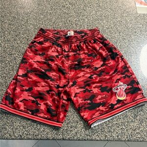 XL Mitchell and Ness Miami Heat Red Camo Men's Shorts